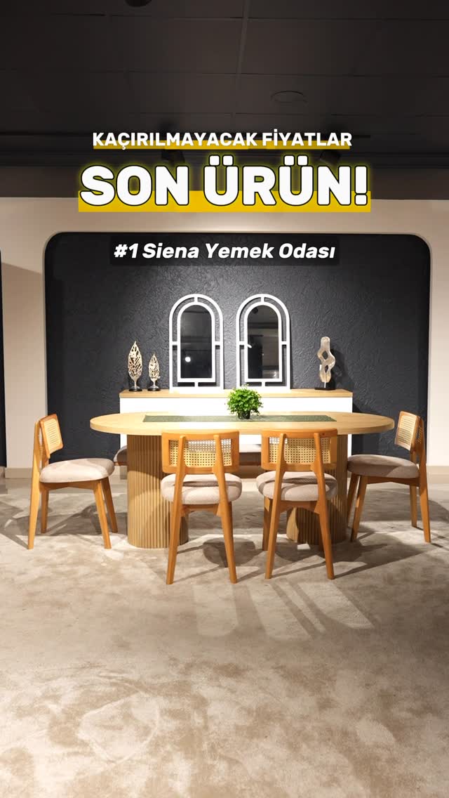 Ahşap panel duvarlı yemek odası — cam masa ve sandalyeler